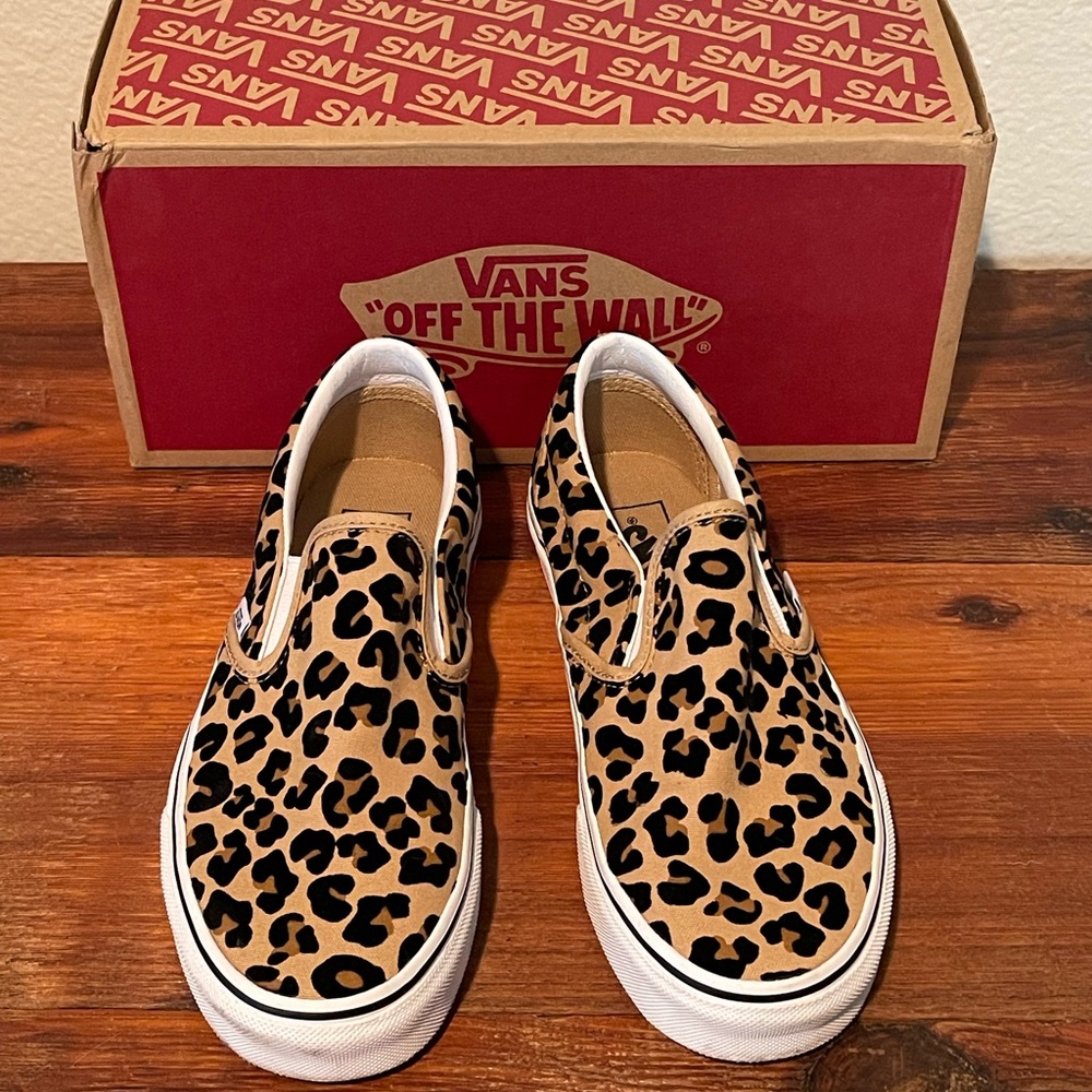 NEW Vans leopard Classic slip on shoes W 7.5